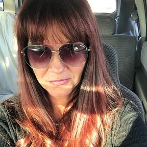 Meet your Posher, Dena